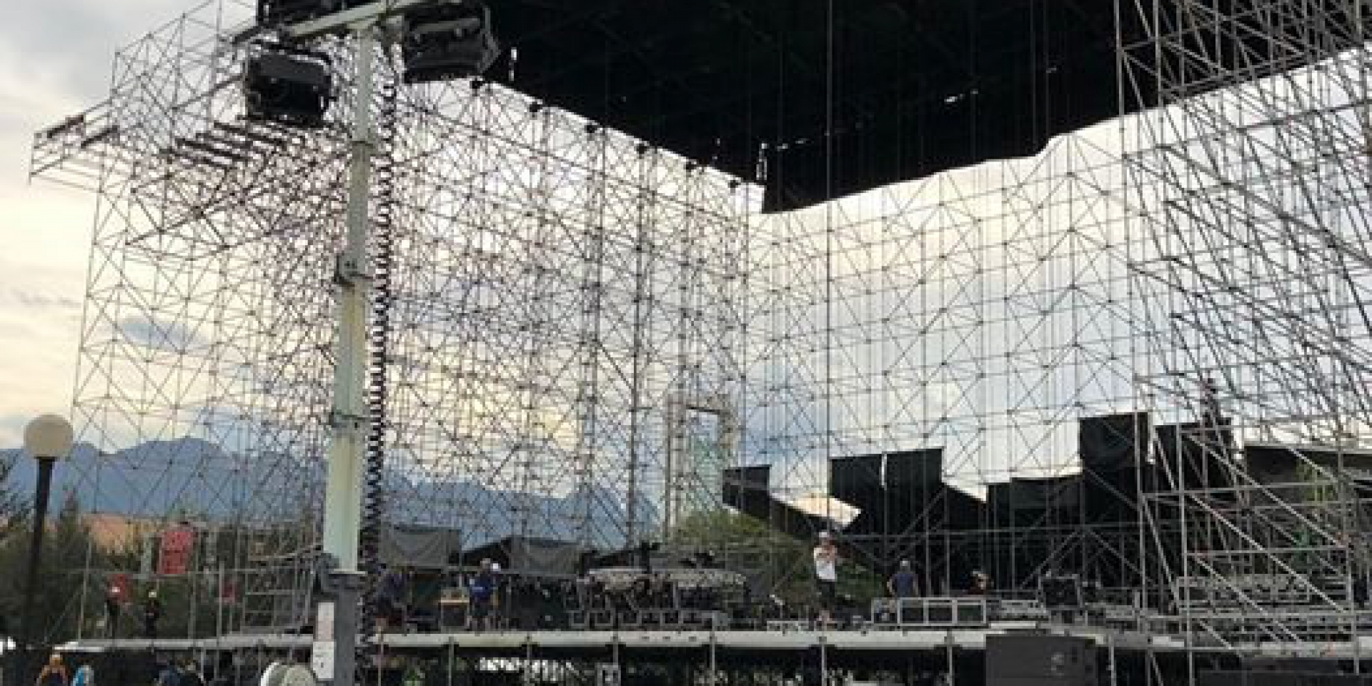 La iluminación es primordial en los escenarios. 