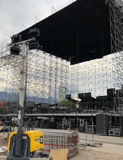 La iluminación es primordial en los escenarios. 